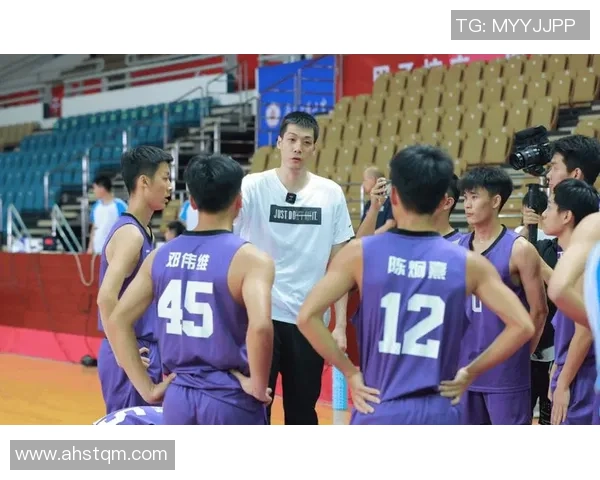 任骏飞领衔球队奋战新赛季展现篮球才华与团队精神的决心与信念