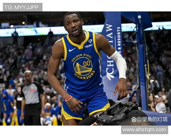 勇士与火箭激战10月18日NBA赛场精彩对决引发球迷热议 勇士与火箭激战10月18日NBA赛场精彩对决引发球迷热议